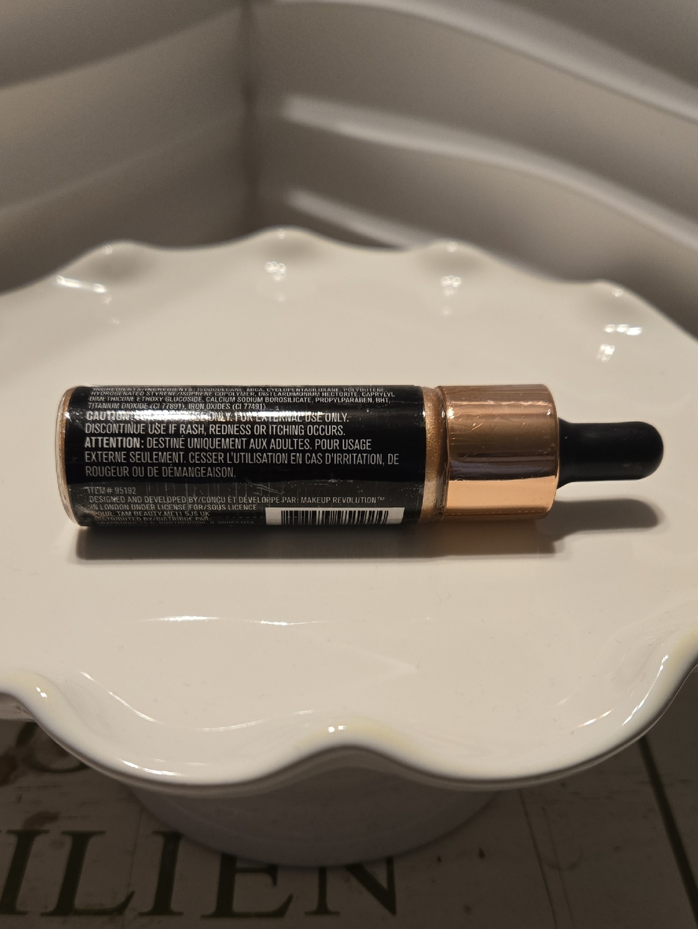Revolution Bronze Gold Liquid Highlighter - Picture 2 of 4